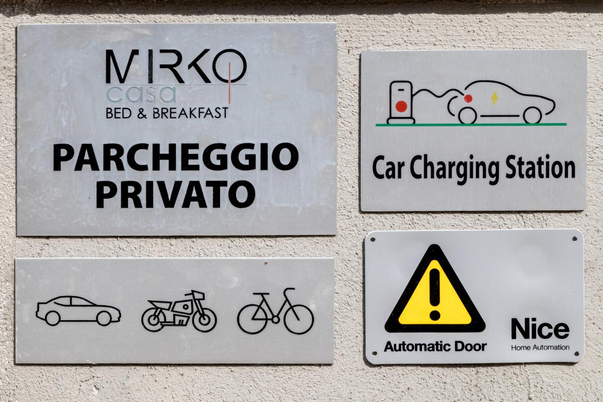 Casa Mirko - B & B Con Stazione Ricarica Auto Elettriche Parcheggio Privato Auto Moto Biciclette Arezzo Kültér fotó